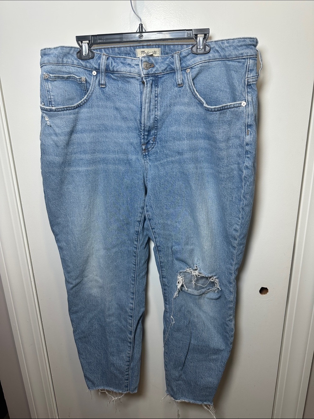 Madewell Light Blue Cropped Distressed Jeans (100)